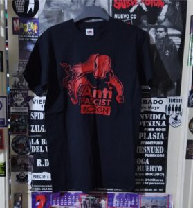 Anti fascist action camiseta