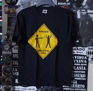 Danger police in area camiseta
