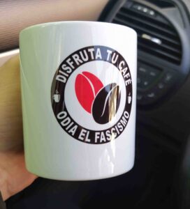 Disfruta tu café, odia el fascismo mod 358 taza