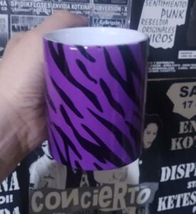 Estampado morado negro mod 417 taza