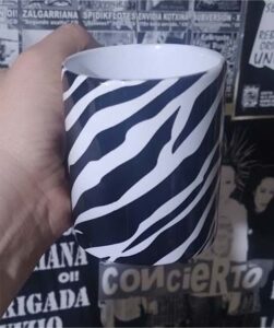 Estampado blanco negro mod 448 taza