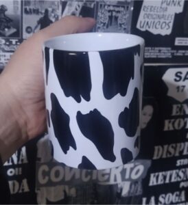 Estampado blanco negro  taza