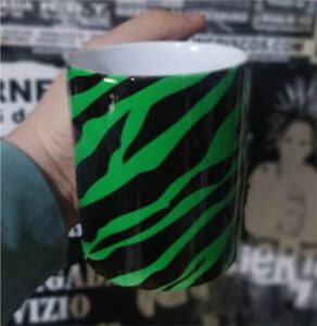 Estampado verde negro color taza
