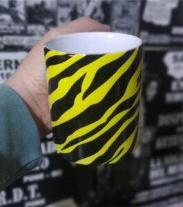 Estampado amarillo negro color taza