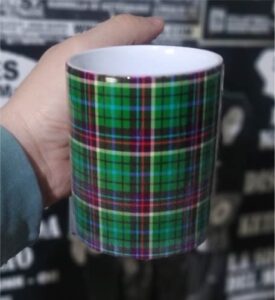 Estampado tartan verde taza rebajada