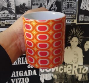 Estampado retro mod color taza rebajada