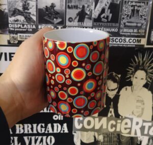 Estampado retro mod color taza rebajada