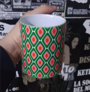 Estampado retro mod taza rebajada