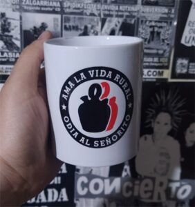 Ama la vida rural, odia al señorito mod 357 taza