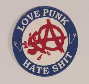 love punk hate shit parche bordado