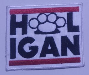 HOOLIGAN parche bordado