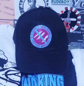 el capital te quiere drogado gorra