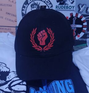 Puño laurel gorra